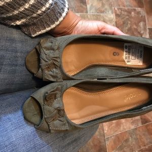 Size 8 EUC,  worn once, hunter green suede shoes.